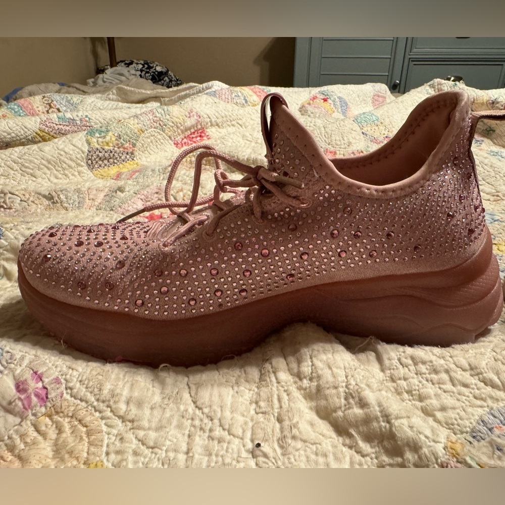 BeBe’s rhinestone tennis shoes nowt